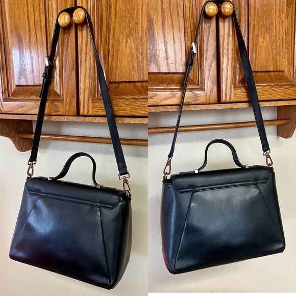 Kate Spade All Leather Elegant Black Shoulder Bag with Gold Details - Picture 7 of 16